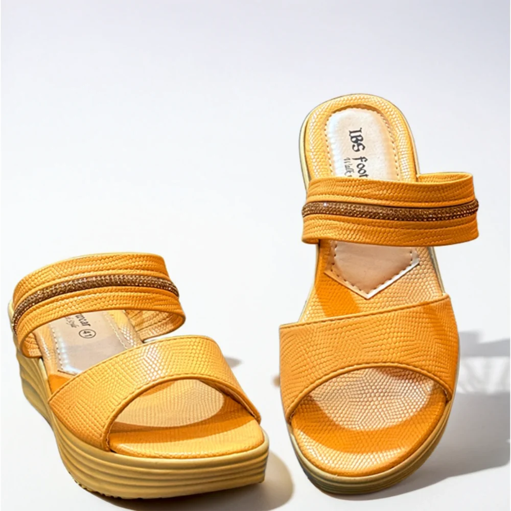 Women’s Textured Wedge Sandals with Accent