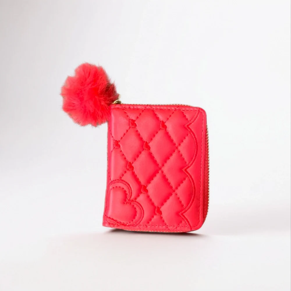 Quilted Mini Zipper Wallet with Fluffy Pom-Pom Keychain – Stylish & Compact Women’s Purse